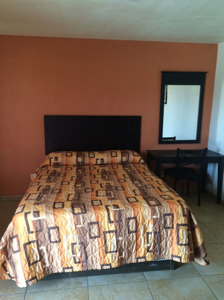 לה פורט Bayshore Motel מראה חיצוני תמונה